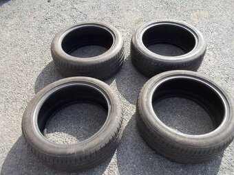 Pneu 245/45R18  100W