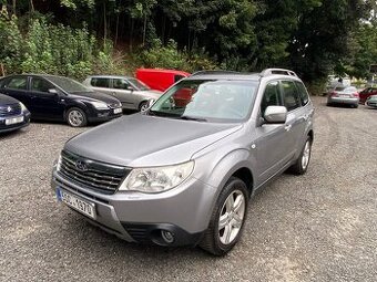 Subaru Forester 2.0i 110kW 4x4 automat klima tempomat 164tkm