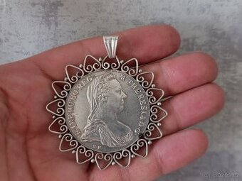 Velká stříbrná mince - tolar Marie Terezie ve stříbrném rámu