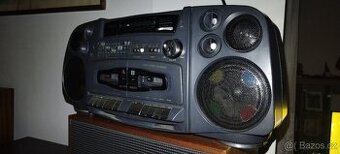 Rádiomagnetofon First Austria z barevnou hudbou