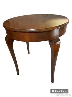 Konferenční stolek – historismus – první republika