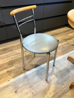 kuchyňský stůl a židle