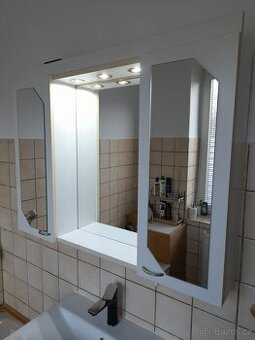 Koupelnová skříňka se zrcadlem