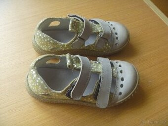 zlaté barefoot sandálky vel. 29