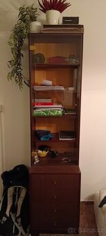 Starsi obyvakova stena