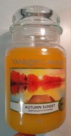 Nová svíčka Yankee Candle Autumn Sunset, 623 g