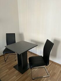 Jídelní stůl a dvě židle - 1