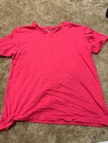 Obyčejné růžové tričko