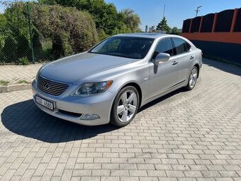 Lexus LS 460 4.6 V8