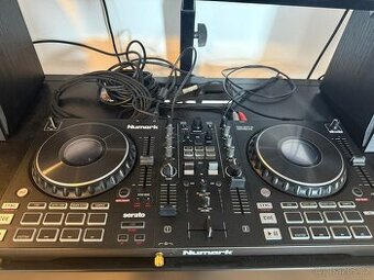 Numark Mixtrack Platinum FX
