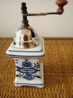 Porcelánový secesní mlýnek na koření
