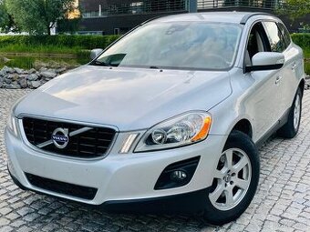 Volvo XC60 2.4SD 5VÁLEC 4x4 AUTOMAT VÝHŘEV TAŽNÉ SENZORY