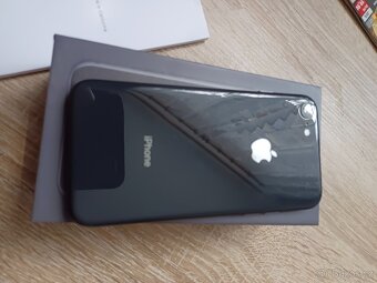 Prodám Apple 8 64gb v krásném stavu top stav.