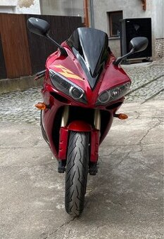 Yamaha r1