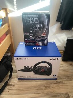 Volant g29 s řadící pákou Thrustmaster TH8A Add-On Shifter.