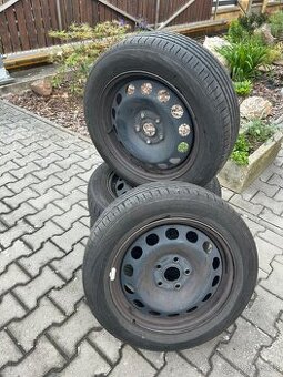 Letní pneu R16 205/55 s plechovými disky