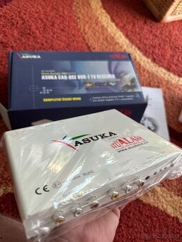 TV tuner do auta a multimediální přehrávač