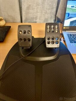 Volant Logitech MOMO Racing-plně funkční,včetně pedálů