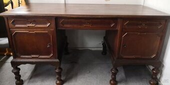 Starožitný psací stůl