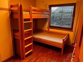 Dvoupatrová dětská postel z masivu DOMESTAV