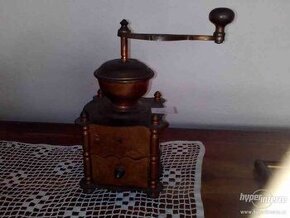 krásný mosazný mlýnek