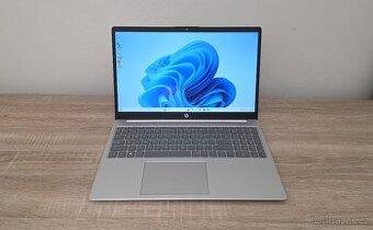 HP 15 (Ryzen 7 7730U, 16 GB RAM, 512 GB SSD)