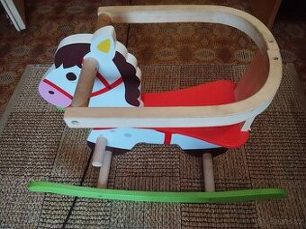 Houpací koník a jiné hračky pro deti
