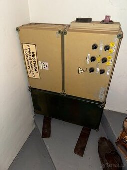 Elektrický rozvaděč / Robustní rozvodná skříň 🔌