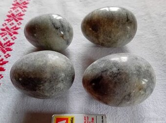 Mramorové vajíčka bezvadný stav