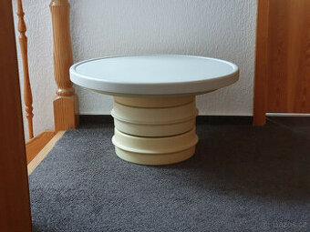 Stoličky Vitsoe program 740, kulatý konferenční stolek, desi