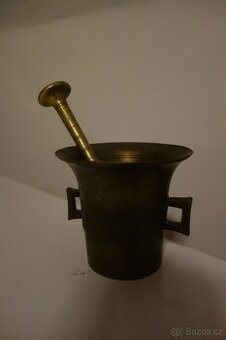 HMOŽDÍŘ & TLOUK ( z barevného kovu, patrně MOSAZ )