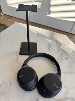 Sony noise cancelling sluchátka včetně stojánku Connect It