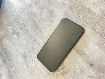 Iphone 13, funkční, prasklé zadní sklo