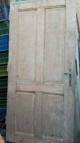 Masivní kazetové dveře