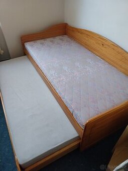 Rozkládací borovicová postel