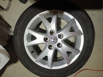 Elektrony Toyota s pneu R16