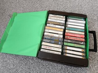 Kazety starší popová hudba, dechovky, mluvené slovo