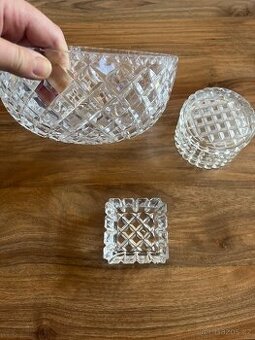 Pěkný set na chatu - miska, dóza, popelník