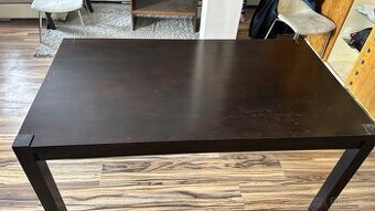 Prodám jídelní stůl masivní