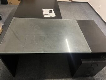 Kancelářský stůl