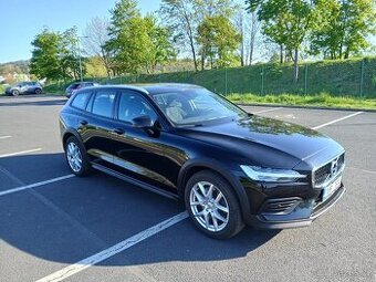 VOLVO V60 cross country tažné,nez.topení