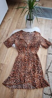 Nové šaty Stradivarius