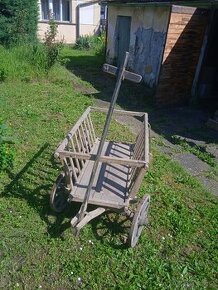 Starý dřevěný vozík "žebřiňák"