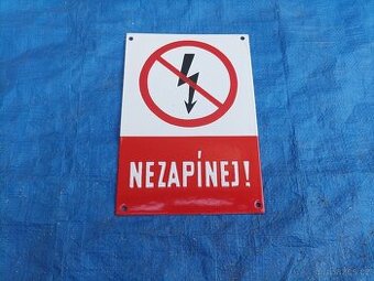 Smaltovaná cedulka "Nezapínej" I.