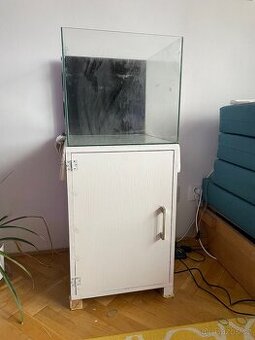 Akvarium 45x45x40 cm se stolkem