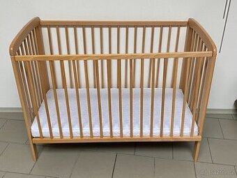 Dětská postýlka se stahovacím bokem a matrace