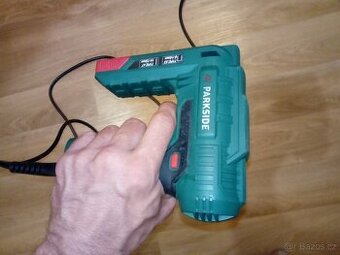 Elektrická sponkovačka / hřebíkovač