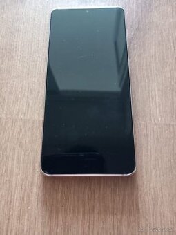 Samsung galaxy s21 128gb v moc pěkném stavu