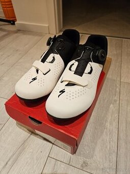 Nove silnicni tretry Specialized Torch 2.0 - vel.46