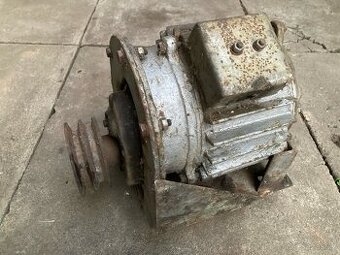 Elektromotor s převodovkou